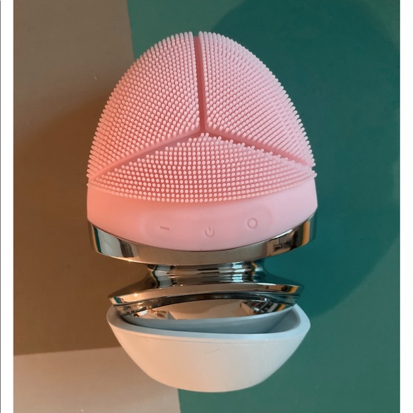 Silicone Leading-in Electronic Facial Brushes - Picture 4 of 10